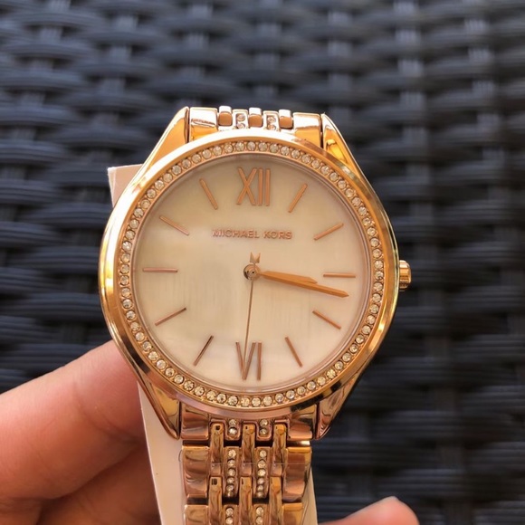 Brand New Michael kors Quartz Mother of pearl Dial Stainless Steel Ladies Watch - Picture 6 of 8